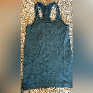 Women’s Lululemon tank